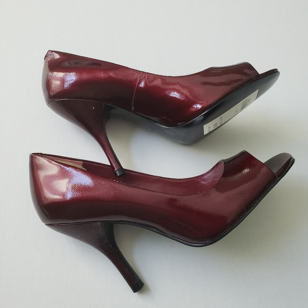 BCBG heels shoes
